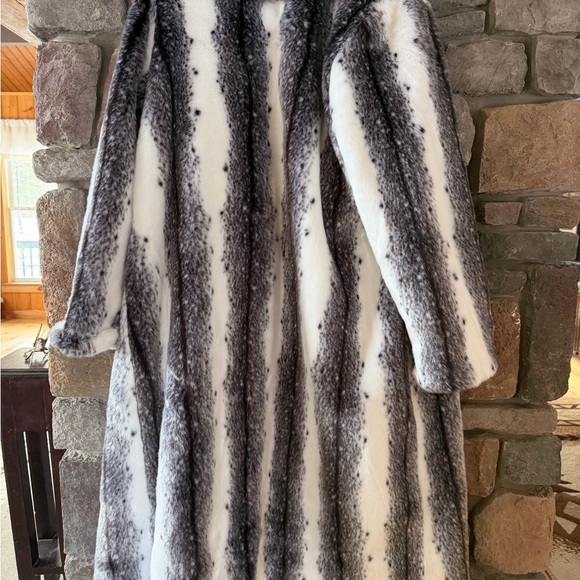 Dennis Basso Black and White Faux Fur Teddy Jacket - Picture 2 of 3